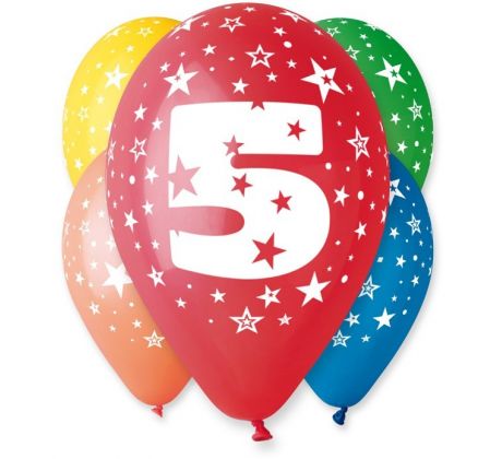 balóny s číslom 5 na oslavu piatych narodenín.